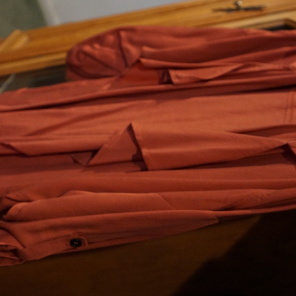 Rust color trench from H&M - Picture 3 of 8